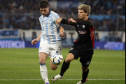 Barracas sorprendió a Racing en el final y se llevó tres puntos con polémica incluida