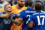 Luis Enrique Agrede a un Jugador del Chelsea Tras la Derrota del PSG