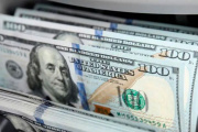 El dólar volvió a subir: el oficial cerró a $1295 mientras que el blue aumentó $40 y operó a $1340