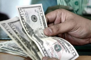 Con las elecciones a la vista, el dólar presiona la estrategia oficial para que no impacte en la inflación