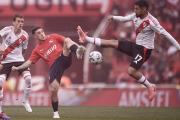 Clásico con Alta Tensión: Independiente Recibe a River Buscando Revertir su Flojo Semestre