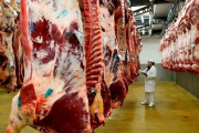 El Gobierno extiende la eliminación de retenciones a la carne avícola y bovina