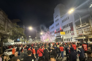 Fuerte protesta de hinchas de Independiente contra la Comisión Directiva por el sponsor