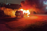 Un auto se incendió por durante la madrugada
