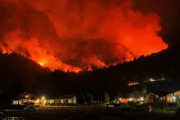 La Patagonia mantiene incendios activos, mientras se proyecta un recorte del 70% en manejo del fuego para 2026