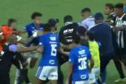 Piñas en el clásico de Belo Horizonte entre Cruzeiro y Atlético Mineiro