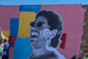 Un nuevo mural maradoniano late en el corazón de Quequén