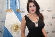 La diputada libertaria Juliana Santillán "viajó en el tiempo" y se reunió con el embajador de Checoslovaquia
