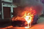 Le incendiaron 2 autos en una semana en al Avenida 42... DUDOSO
