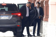 Caputo presiona por la salida de Adorni y suena Martín Menem para reemplazarlo