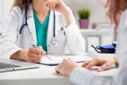 Las prepagas aumentaron un 417% con Milei y más de 740.000 personas cayeron en la salud pública
