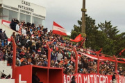 Mataderos goleó al líder y La Dulce tumbó el invicto de Independiente (L)