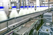 Se desploma el consumo de leche y crecen los sustitutos lácteos más baratos en medio de la crisis