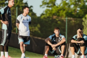 Scaloni reservó a cuatro jugadores ante posibles bajas antes del debut