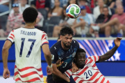 Estados Unidos goleó a Paraguay y Canadá empató en su debut