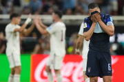 Uruguay afuera por un blooper y un vestuario roto