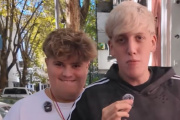 Show bizarro en Miami: dos youtubers presos en el negocio del control