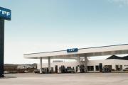 Cae el petróleo a nivel internacional pero la nafta no baja en Argentina