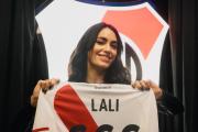 Lali homenajeó al Indio Solari y desató el pogo en el Monumental