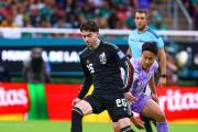 México selló su pase a dieciseisavos y Canadá metió una histórica goleada por 6-0 ante Qatar