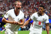 Inglaterra aguantó con diez ante un México épico y se metió en cuartos