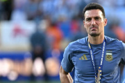 Scaloni despejó dudas sobre la bandera de Malvinas y confirmó que dirigirá hasta fin de año
