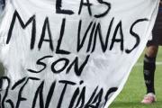 La historia detrás de la bandera de Malvinas que los jugadores mostraron tras vencer a Inglaterra