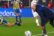Sampaoli tocó la pelota antes de que saliera y el árbitro cobró falta en contra