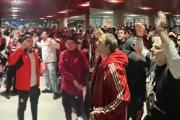 Reaparecieron los reclamos en el hall, hubo silbidos para Coudet y pedidos por Ramón Díaz