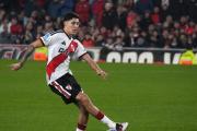 River dejó escapar una ventaja de dos goles e igualó 2-2 con Vélez en el Monumental