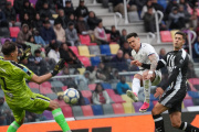 Racing sufrió una dura caída agónica e Independiente tomó aire en el Torneo Clausura
