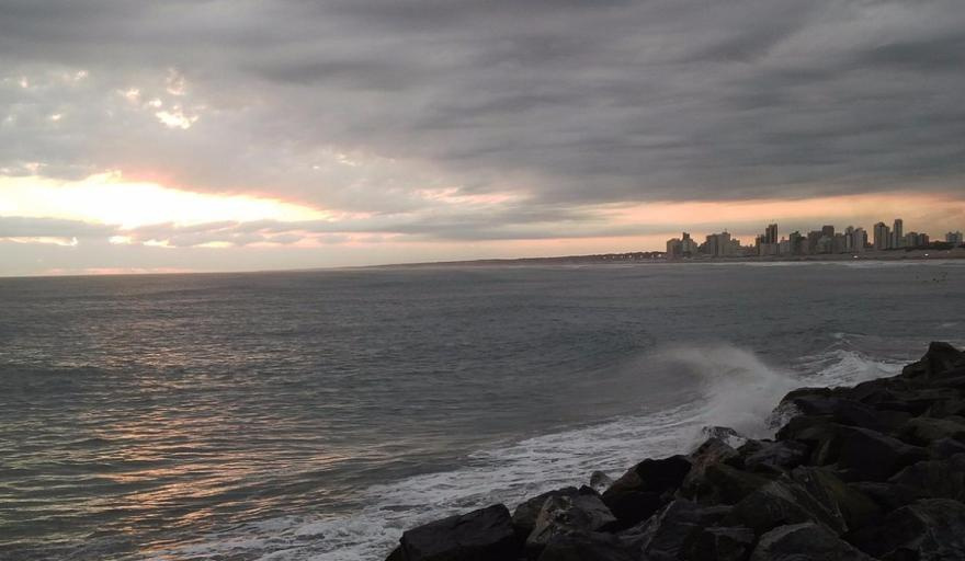 Lunes destemplado y con lloviznas en Necochea y Quequén: mirá el pronóstico del tiempo